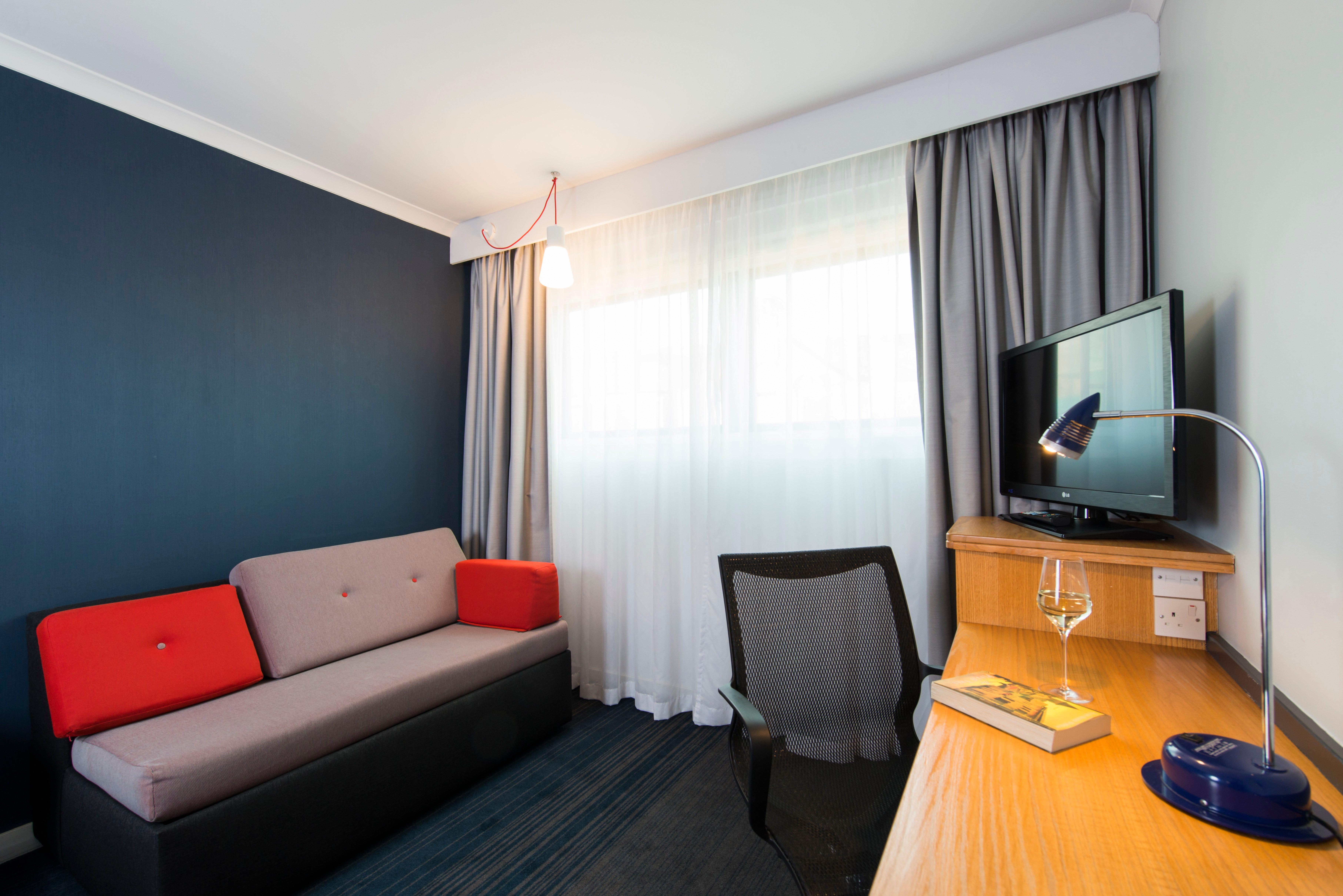 Holiday Inn Express Derby Pride Park By Ihg Экстерьер фото